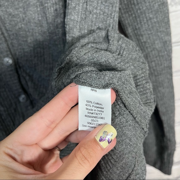 ¥💙2/$40💙NWT SO Grey Long Sleeve Button Down Lightweight Cardigan Size Small - Picture 15 of 16